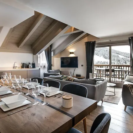 Le C By Alpine Apartment